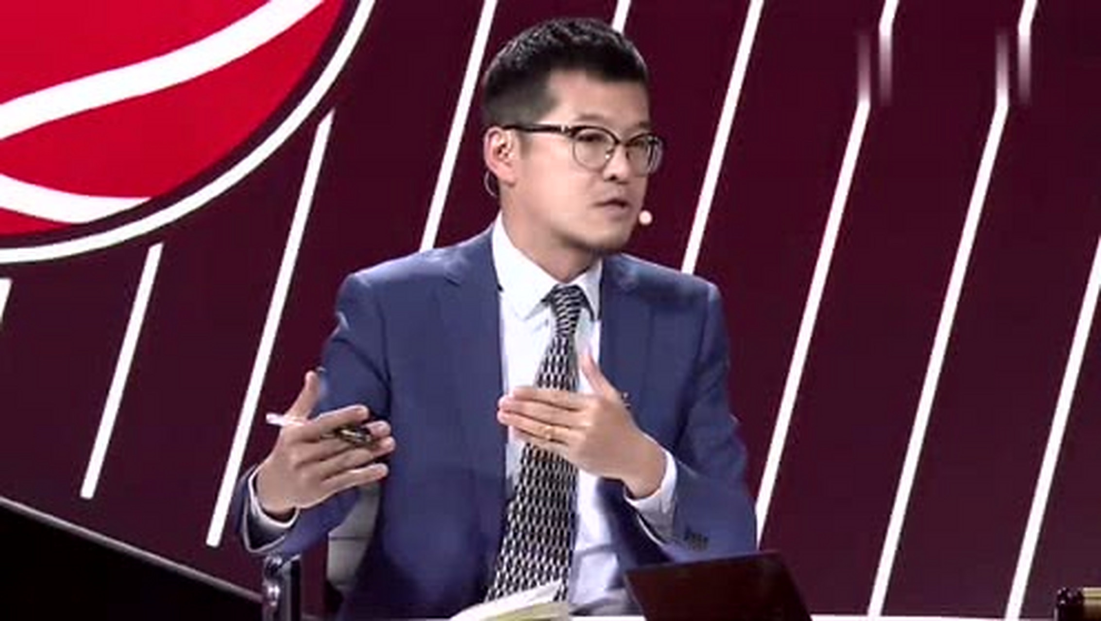 杨毅谈易建联专访节目:不要赋予太深意义网友审判什么？(易建联单挑杨政哪一集)