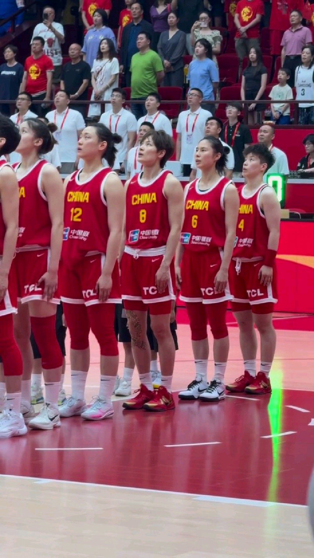 《歌唱祖国》响彻全场中国女篮全胜夺冠(歌唱祖国奥运会现场版shengguoqi)